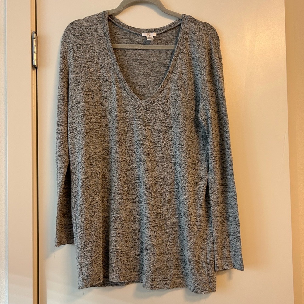 Gray V-Neck Long Sleeve Top